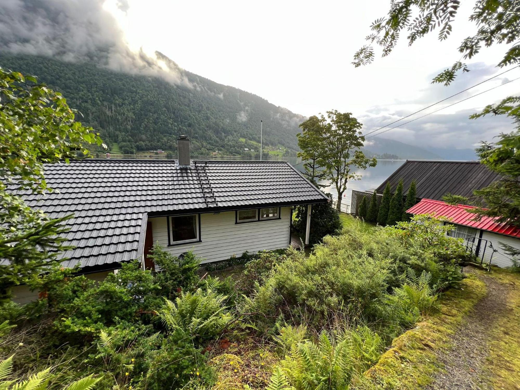 Der Fjordtraum In Balestrand Direkt Am Wasser Esterno foto