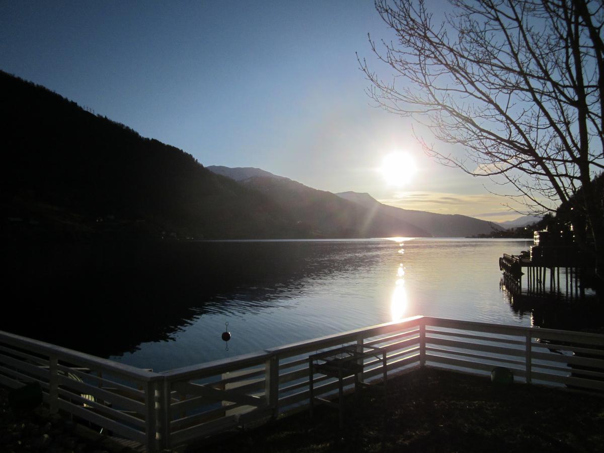Der Fjordtraum In Balestrand Direkt Am Wasser Esterno foto